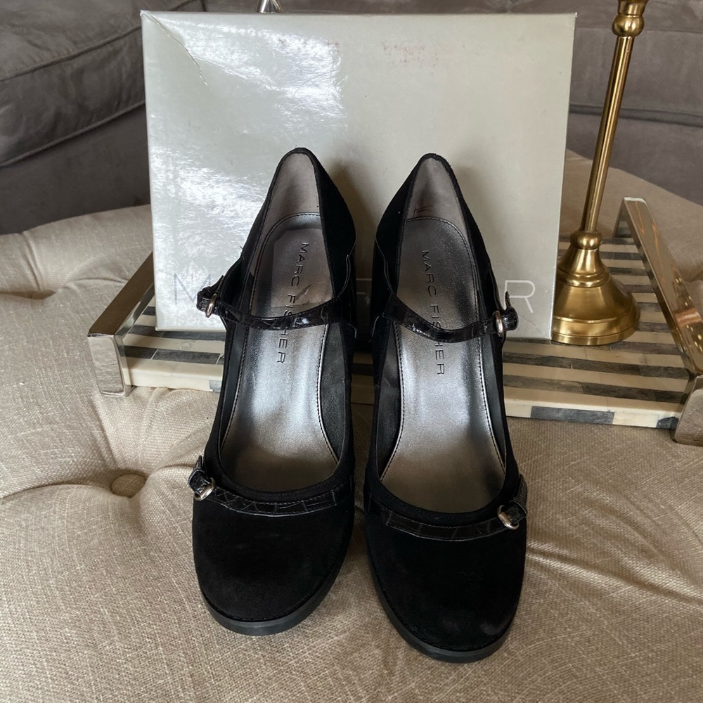 Marc Fisher suede and leather croc embossed shoe.